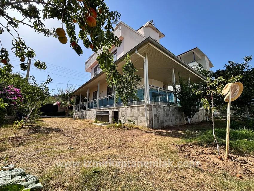 İzmir Seferihisar Cumhuriyet Viertel In 310 m² Innerhalb zu verkaufen 3+1 Doppelhaushälfte Villa