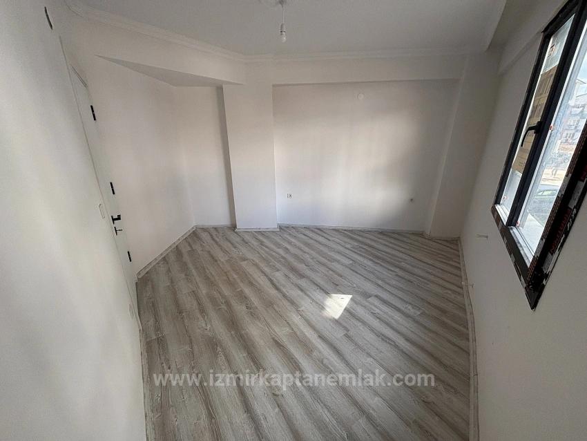 1+1 Wohnung In Toller Lage In Turabiye, Seferihisar, Izmir