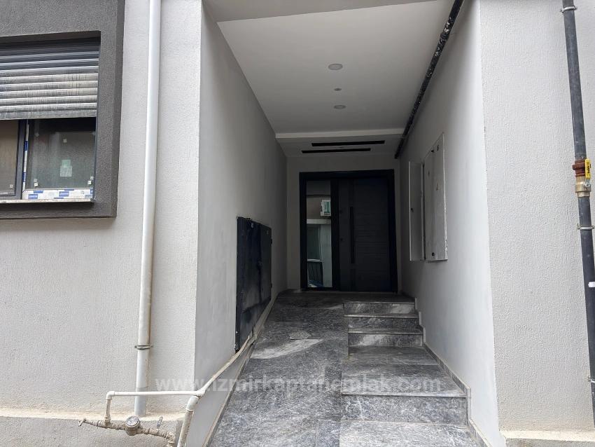 1+1 Wohnung In Toller Lage In Camikebir, Seferihisar, Izmir