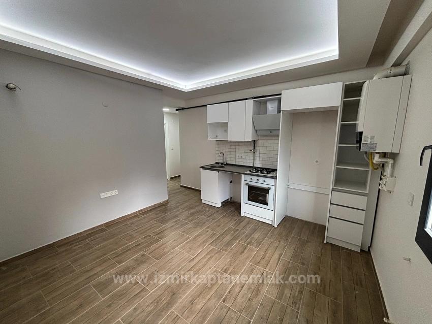 1+1 Wohnung In Toller Lage In Camikebir, Seferihisar, Izmir