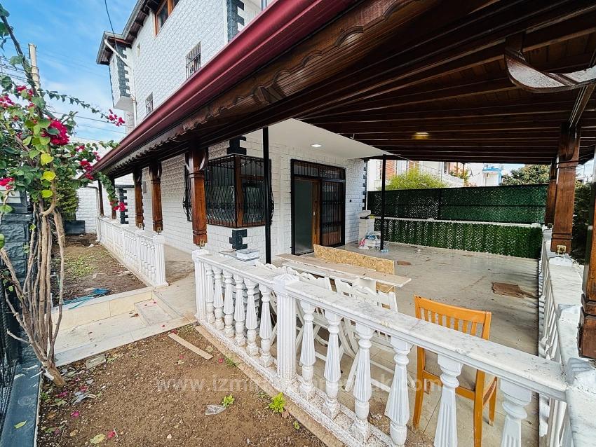 Freistehende Triplex-Sommervilla (4+1 Schlafzimmer) Am Meer In Bengiler, Seferihisar