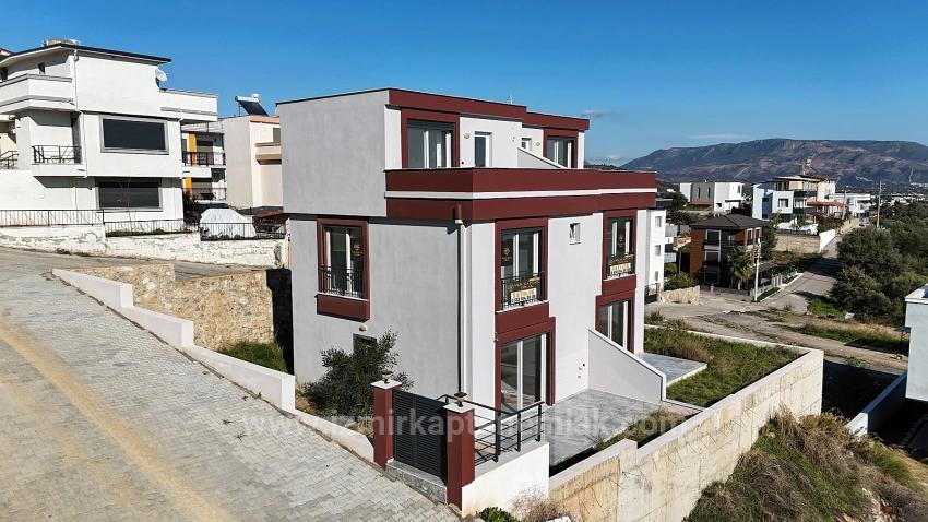 3+1 Villa Mit Meerblick Und Garten Im Viertel Doğanbey Atatürk Zu Verkaufen
