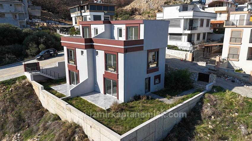 3+1 Villa Mit Meerblick Und Garten Im Viertel Doğanbey Atatürk Zu Verkaufen