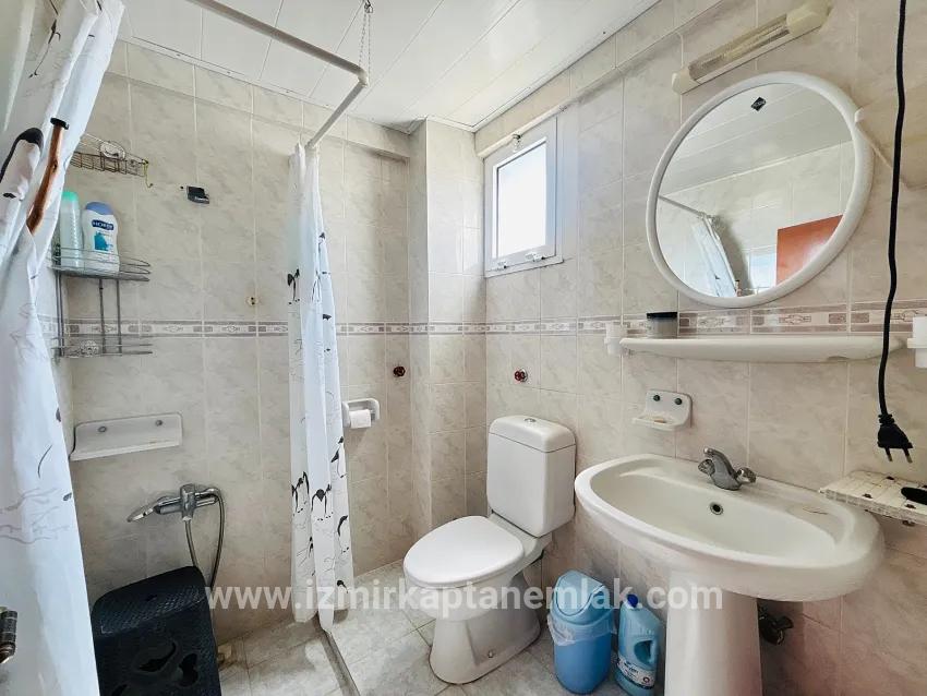 In der İzmir Seferihisar Tepecik Güneşli Kent Sitesi befindet sich eine vollständig mit Meerblick ausgestattete 4+2 zu verkaufende Villa