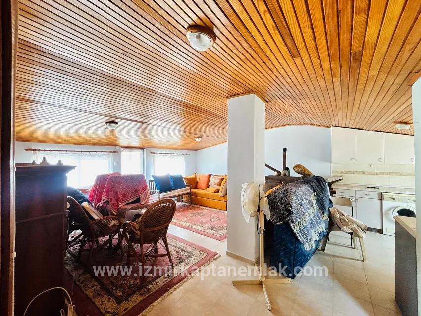 In der İzmir Seferihisar Tepecik Güneşli Kent Sitesi befindet sich eine vollständig mit Meerblick ausgestattete 4+2 zu verkaufende Villa