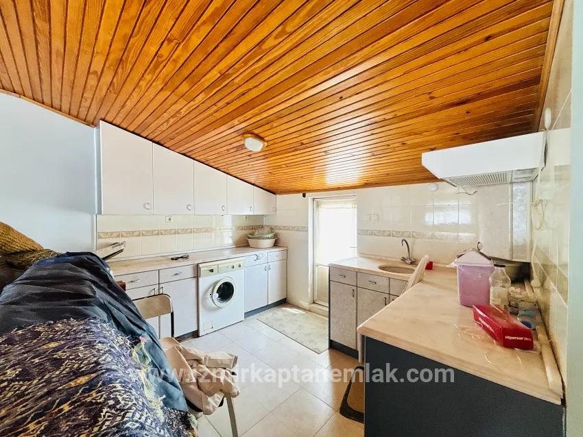 In der İzmir Seferihisar Tepecik Güneşli Kent Sitesi befindet sich eine vollständig mit Meerblick ausgestattete 4+2 zu verkaufende Villa