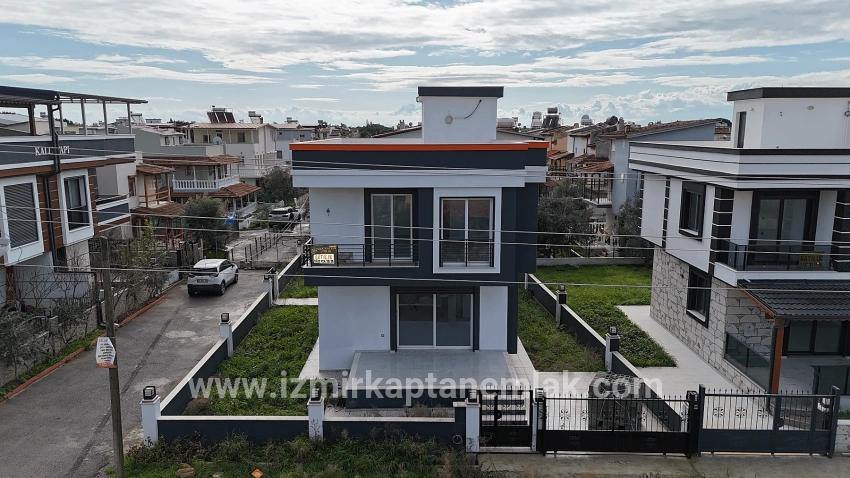 3+1-Zimmer Sommerhaus Zu verkaufen in Cumhuriyet Bz. Seferihisar Doğanbey - 165 m²