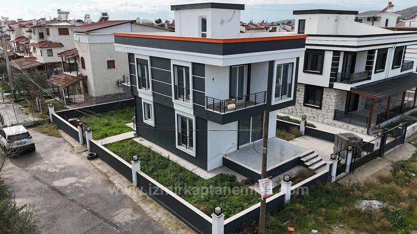 3+1-Zimmer Villa Zu Verkaufen in Cumhuriyet Bz. Seferihisar Doğanbey - 165 m²