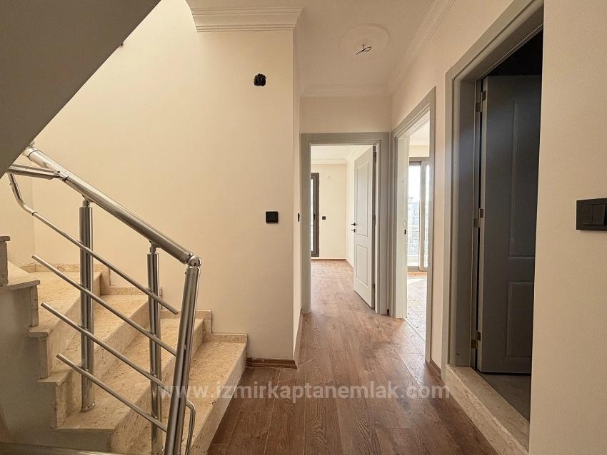 Brandneue 2+1-Villa Zum Verkauf In Wunderschöner Lage In Seferihisar Doğanbey Payamlı