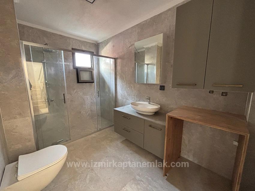 Brandneue 2+1-Villa Zum Verkauf In Wunderschöner Lage In Seferihisar Doğanbey Payamlı