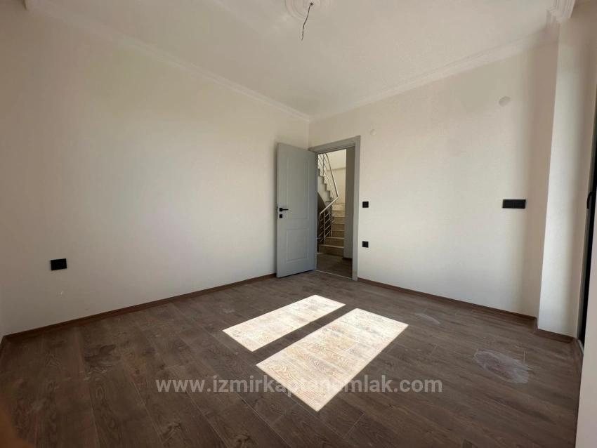 Brandneue 2+1-Villa Zum Verkauf In Wunderschöner Lage In Seferihisar Doğanbey Payamlı