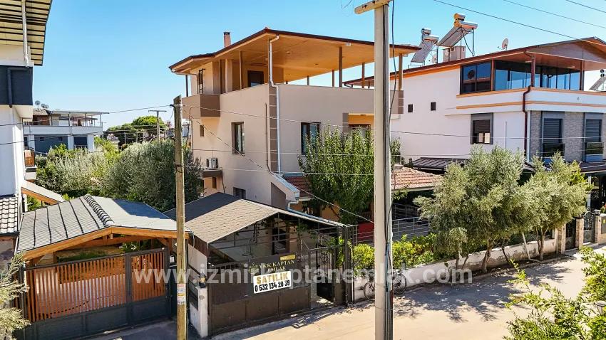4+1-Zimmer Sommerhaus Zu verkaufen in Cumhuriyet Bz. Seferihisar Doğanbey - 160 m²