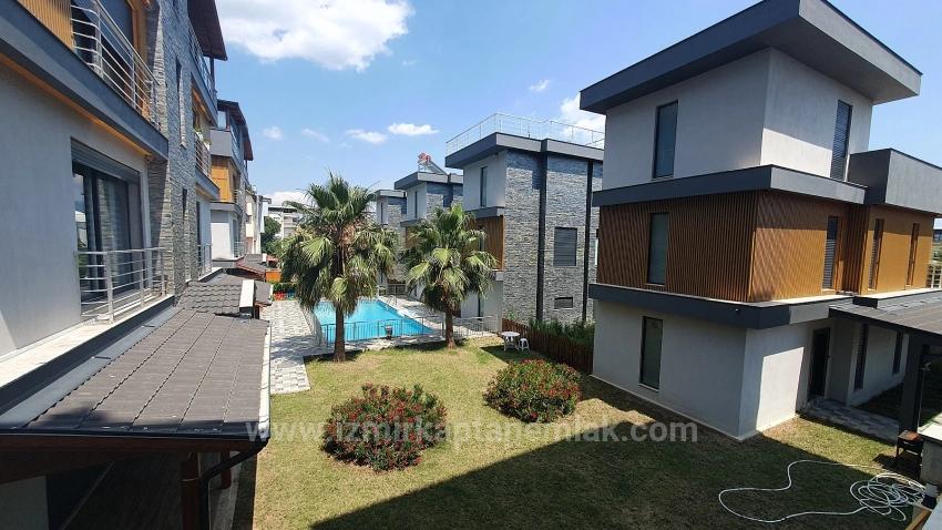 3+1 Villa Mit Pool Und Garten Am Meer In Seferihisar Payamlı Zu Verkaufen