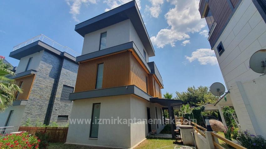 3+1 Villa Mit Pool Und Garten Am Meer In Seferihisar Payamlı Zu Verkaufen