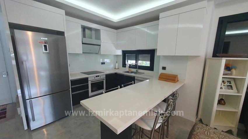 3+1 Villa Mit Pool Und Garten Am Meer In Seferihisar Payamlı Zu Verkaufen