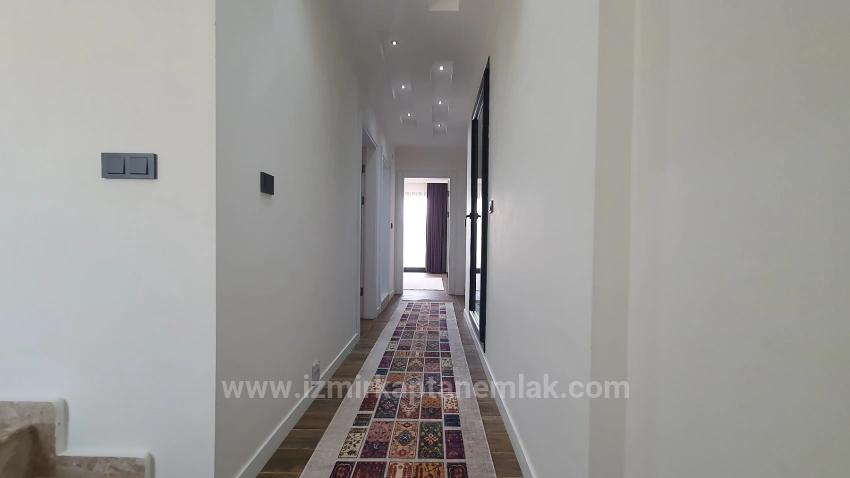 3+1 Villa Mit Pool Und Garten Am Meer In Seferihisar Payamlı Zu Verkaufen