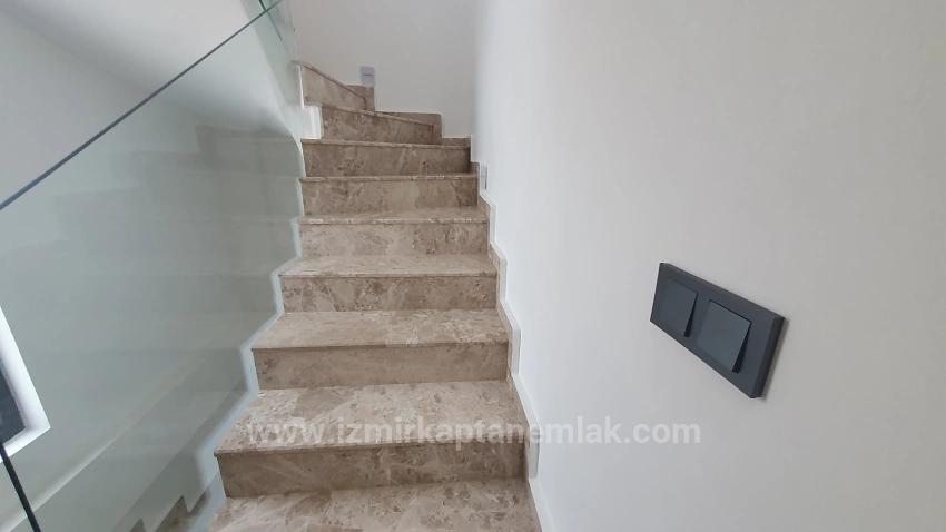 3+1 Villa Mit Pool Und Garten Am Meer In Seferihisar Payamlı Zu Verkaufen