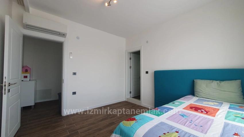 3+1 Villa Mit Pool Und Garten Am Meer In Seferihisar Payamlı Zu Verkaufen