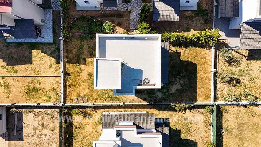 3+1-Zimmer Sommerhaus Zu verkaufen in Cumhuriyet Bz. Seferihisar Doğanbey - 180 m²
