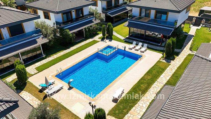 3+1-Zimmer Sommerhaus Zu verkaufen in Cumhuriyet Bz. Seferihisar Doğanbey - 290 m²