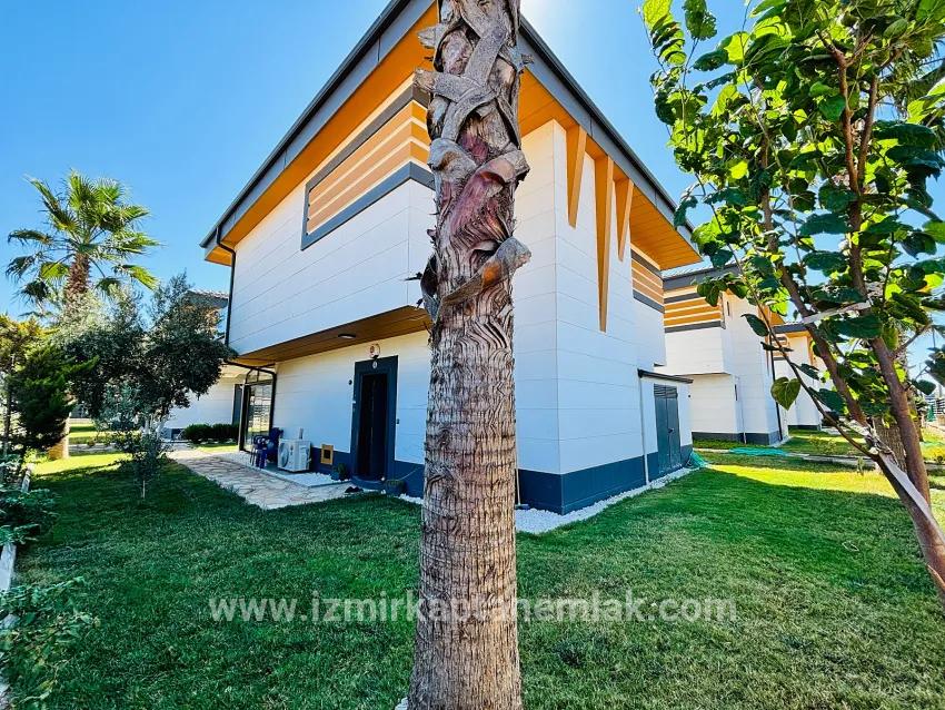 3+1-Zimmer Sommerhaus Zu verkaufen in Cumhuriyet Bz. Seferihisar Doğanbey - 290 m²