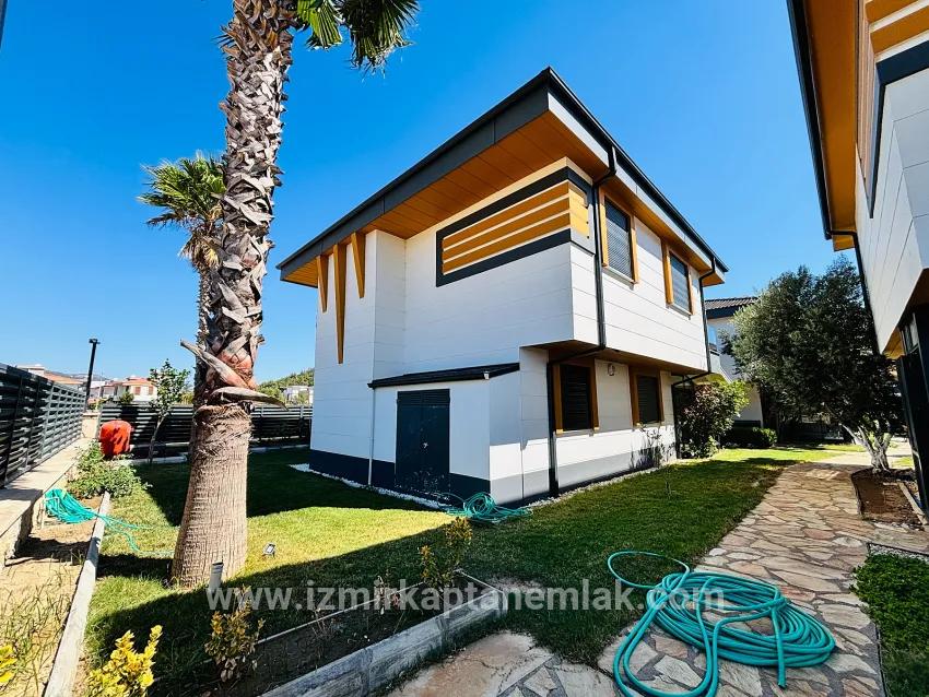 3+1-Zimmer Sommerhaus Zu verkaufen in Cumhuriyet Bz. Seferihisar Doğanbey - 290 m²