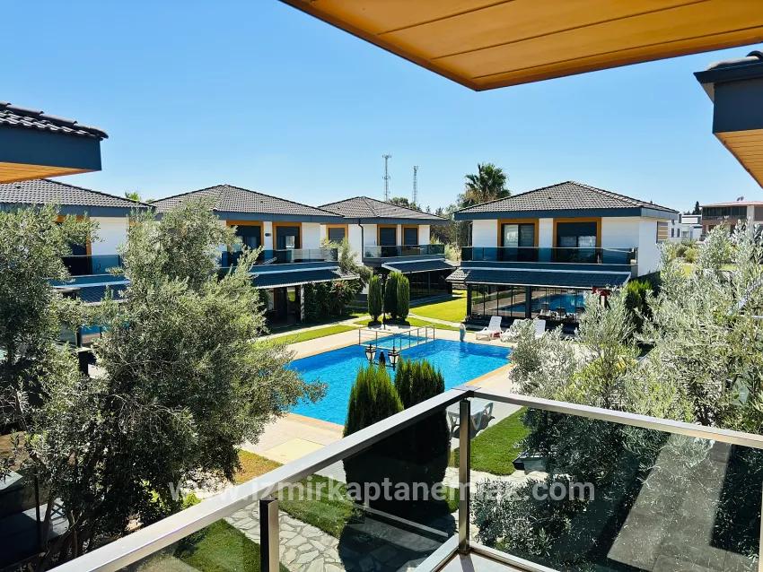 3+1-Zimmer Sommerhaus Zu verkaufen in Cumhuriyet Bz. Seferihisar Doğanbey - 290 m²