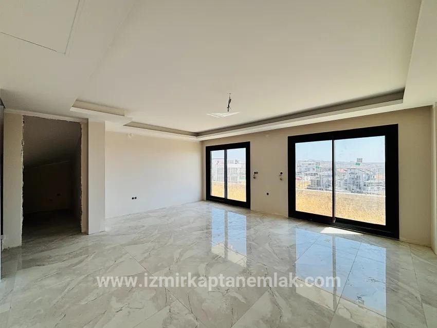 3+2-Zimmer Villa Zu verkaufen in Turabiye Bz. Seferihisar - 240 m²