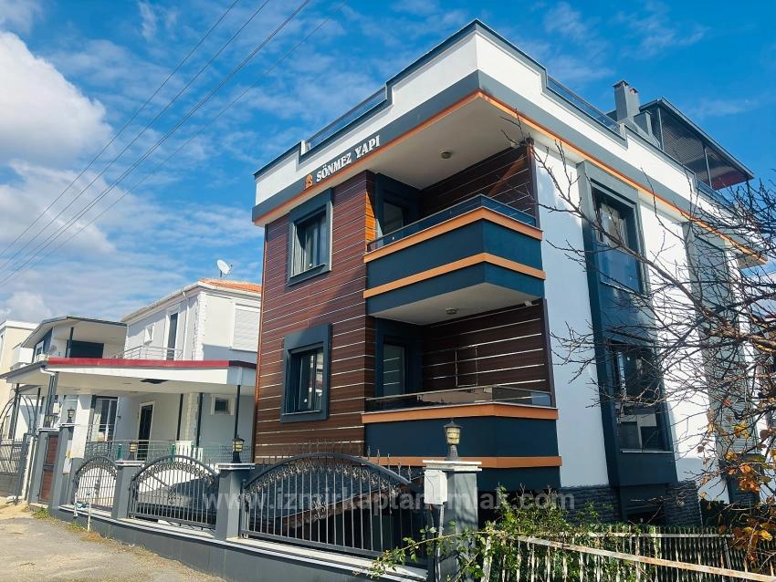 Villa Mit 4+1 Schlafzimmern Und Meerblick Sowie Eigentumswohnung In Seferihisar Doğanbey Zu Verkaufen