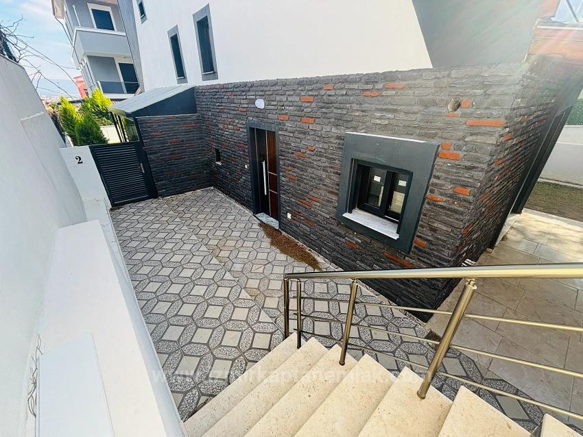 Villa Mit 4+1 Schlafzimmern Und Meerblick Sowie Eigentumswohnung In Seferihisar Doğanbey Zu Verkaufen