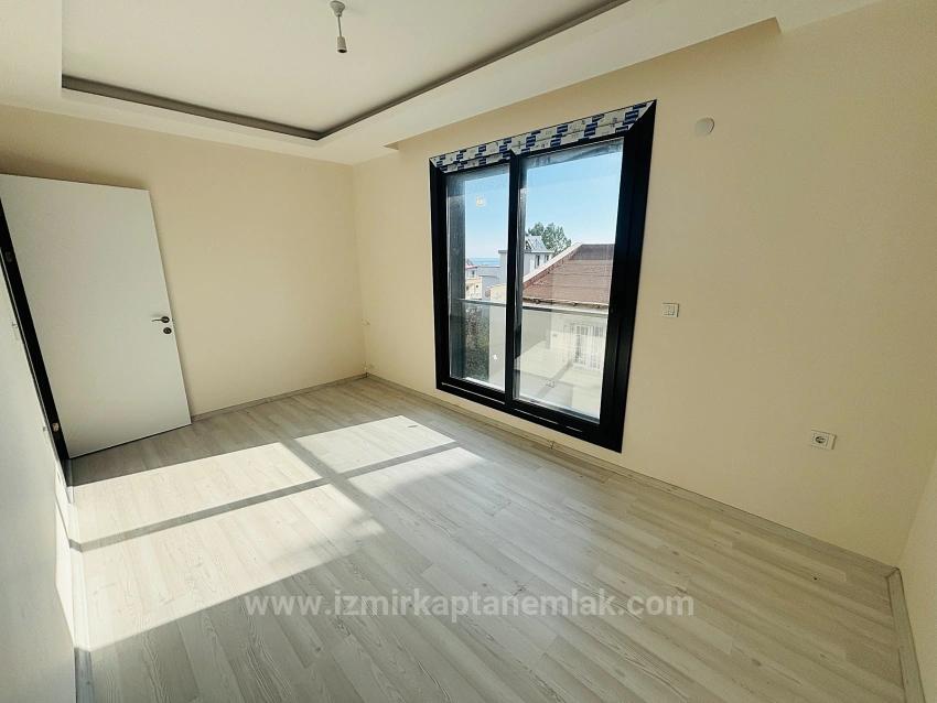 Villa Mit 4+1 Schlafzimmern Und Meerblick Sowie Eigentumswohnung In Seferihisar Doğanbey Zu Verkaufen