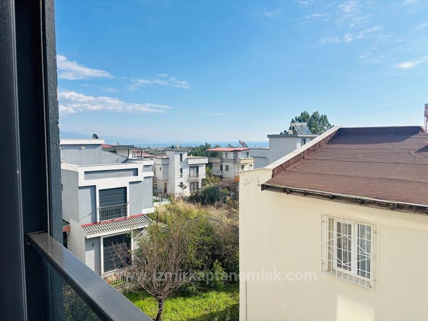 Villa Mit 4+1 Schlafzimmern Und Meerblick Sowie Eigentumswohnung In Seferihisar Doğanbey Zu Verkaufen