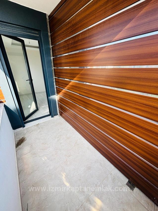 Villa Mit 4+1 Schlafzimmern Und Meerblick Sowie Eigentumswohnung In Seferihisar Doğanbey Zu Verkaufen