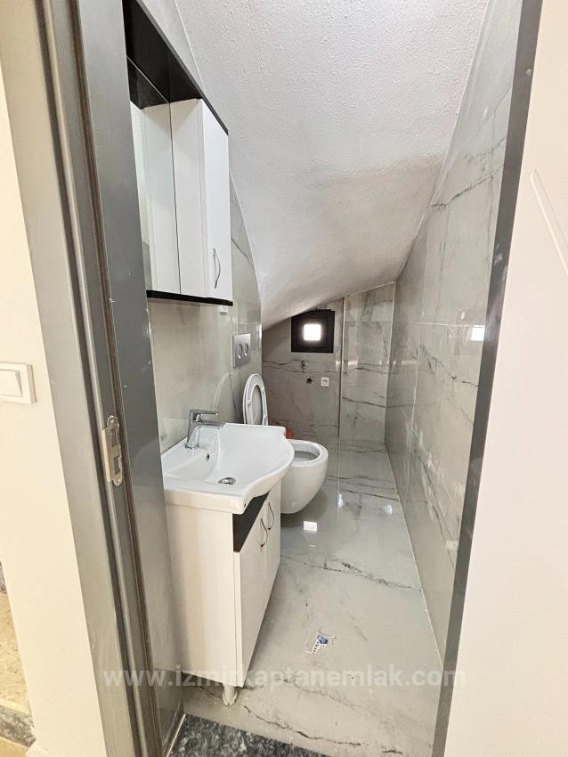 Villa Mit 4+1 Schlafzimmern Und Meerblick Sowie Eigentumswohnung In Seferihisar Doğanbey Zu Verkaufen