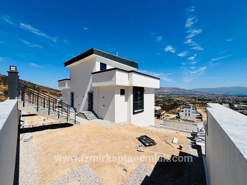 2+1-Zimmer Sommerhaus Zu verkaufen in Atatürk Bz. Seferihisar Doğanbey - 115 m²