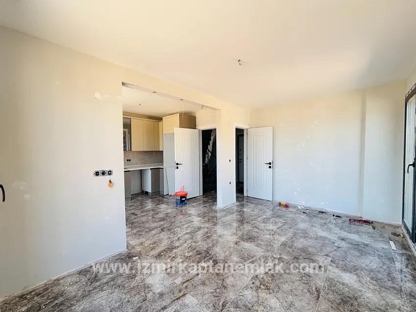 2+1-Zimmer Sommerhaus Zu verkaufen in Atatürk Bz. Seferihisar Doğanbey - 115 m²