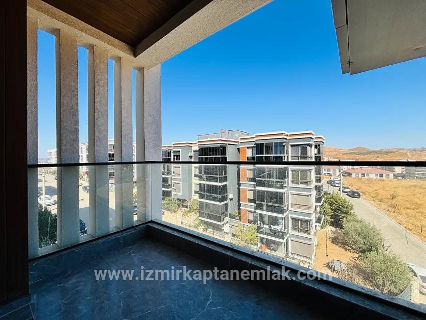 3+1-Zimmer Appartement Zu verkaufen in Necat Hepkon Bz. Seferihisar - 160 m²