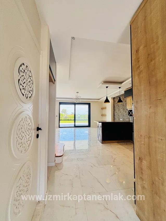 4+1-Zimmer Sommerhaus Zu verkaufen in Payamlı Bz. Seferihisar Doğanbey - 300 m²