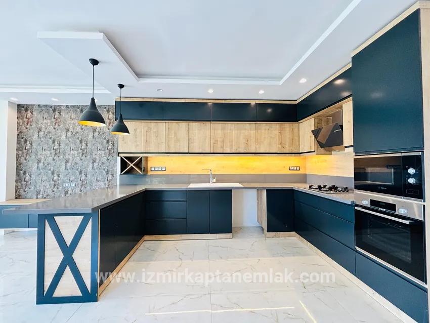 4+1-Zimmer Sommerhaus Zu verkaufen in Payamlı Bz. Seferihisar Doğanbey - 300 m²