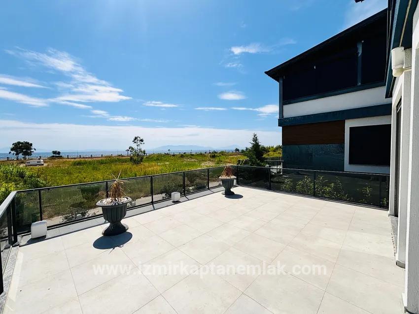 4+1-Zimmer Sommerhaus Zu verkaufen in Payamlı Bz. Seferihisar Doğanbey - 300 m²