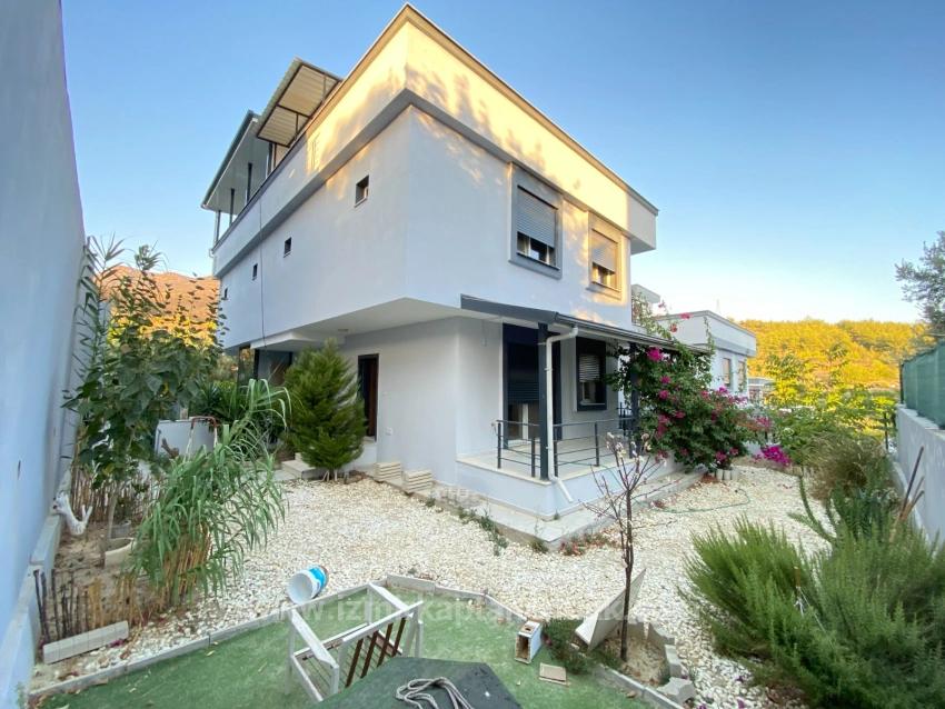 Luftige 3+1 Villa Mit Garten Zum Verkauf In Seferihisar Ürkmez