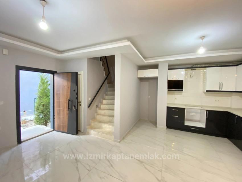 Luftige 3+1 Villa Mit Garten Zum Verkauf In Seferihisar Ürkmez