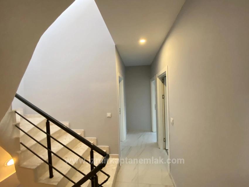 Luftige 3+1 Villa Mit Garten Zum Verkauf In Seferihisar Ürkmez