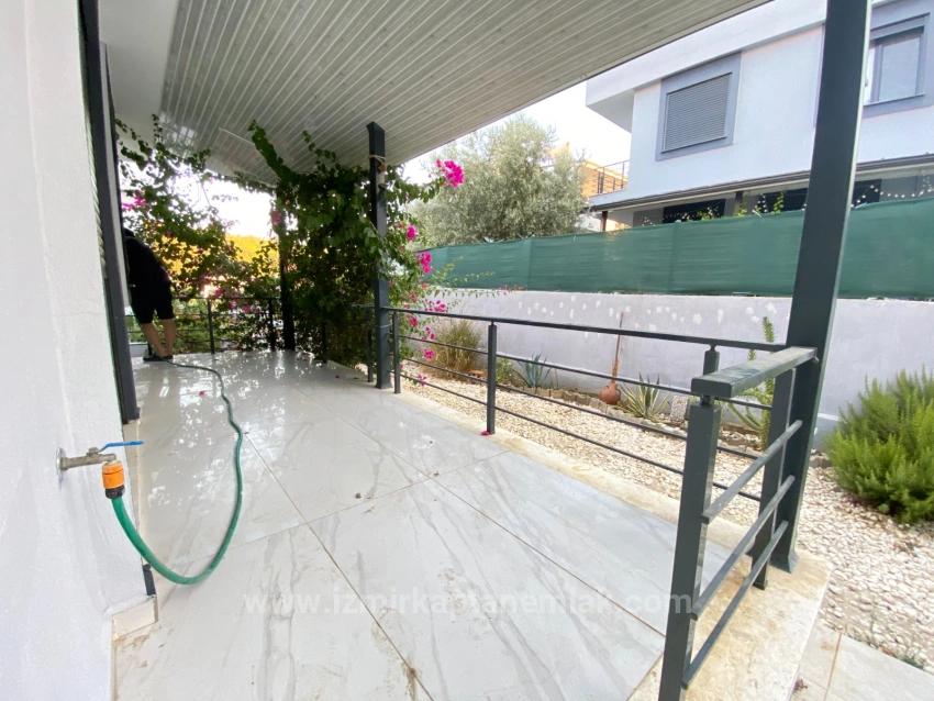 Luftige 3+1 Villa Mit Garten Zum Verkauf In Seferihisar Ürkmez