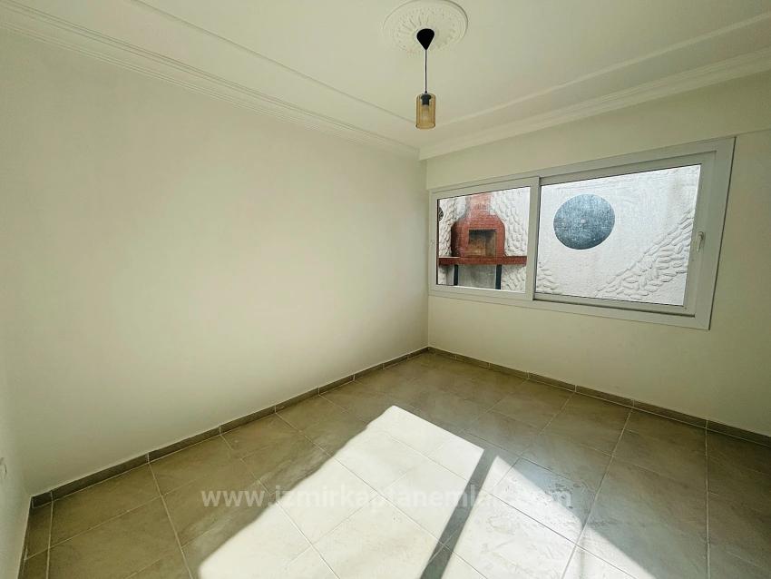 2+1 Wohnung Zum Verkauf Mit Garten In Seferihisar Ürkmez, Zentrale Lage