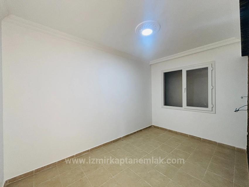 2+1 Wohnung Zum Verkauf Mit Garten In Seferihisar Ürkmez, Zentrale Lage