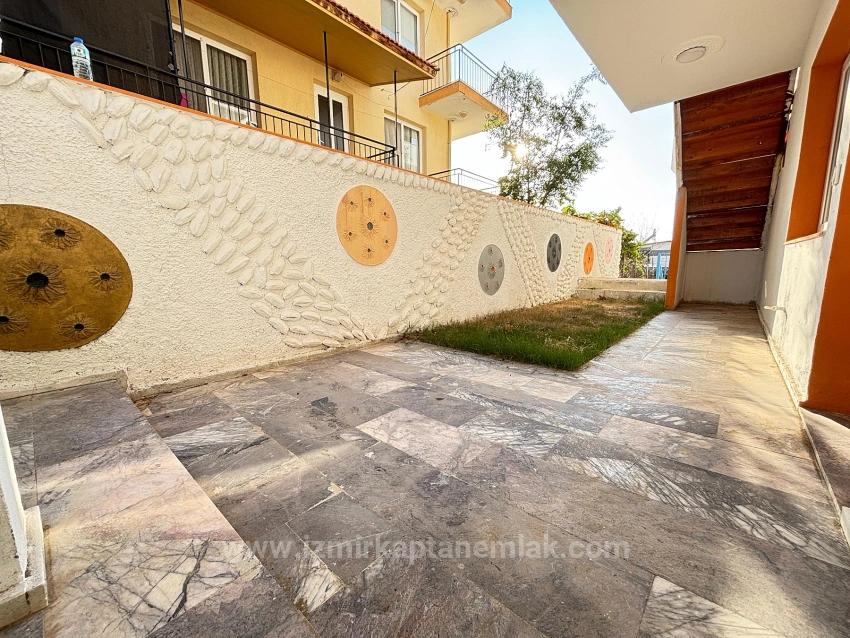 2+1 Wohnung Zum Verkauf Mit Garten In Seferihisar Ürkmez, Zentrale Lage