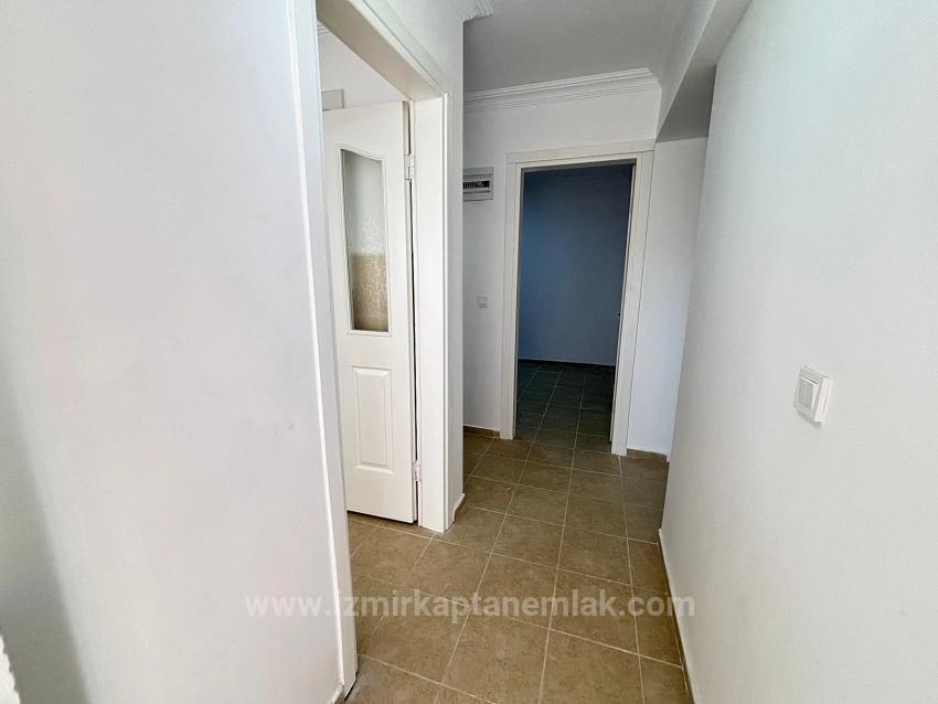 2+1 Wohnung Zum Verkauf Mit Garten In Seferihisar Ürkmez, Zentrale Lage