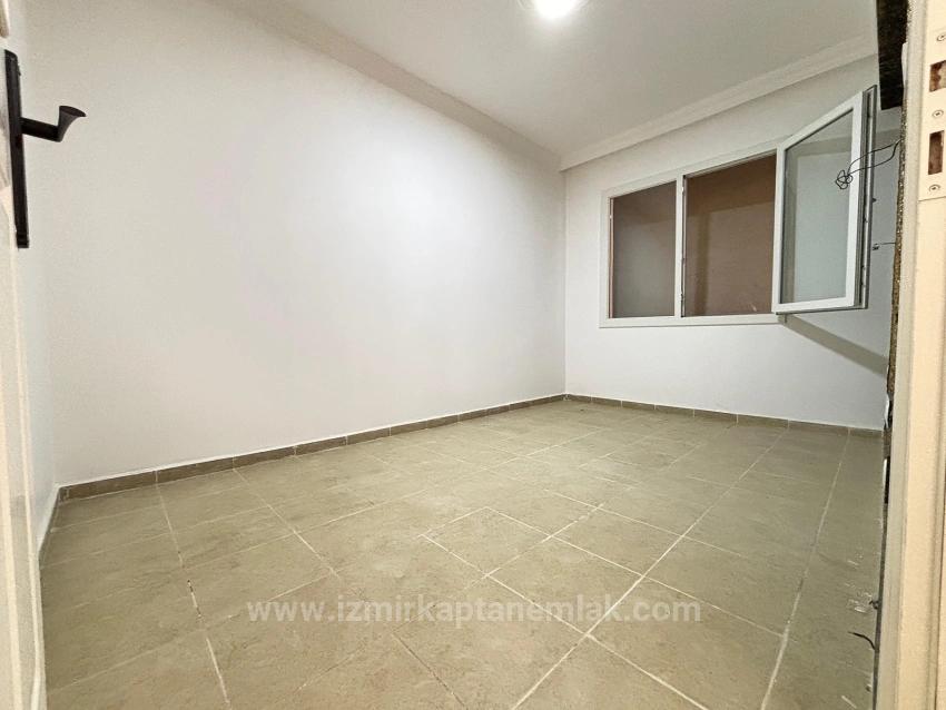 2+1 Wohnung Zum Verkauf Mit Garten In Seferihisar Ürkmez, Zentrale Lage