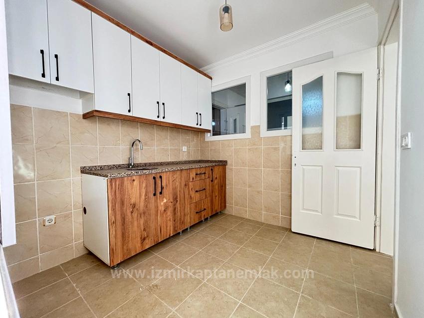 2+1 Wohnung Zum Verkauf Mit Garten In Seferihisar Ürkmez, Zentrale Lage